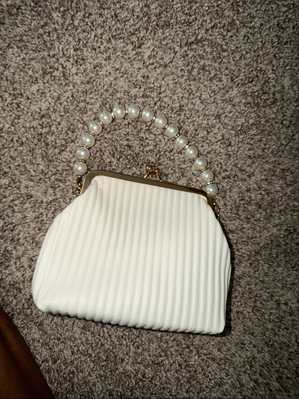Elegant Pearl-Handle White Pleated Frame Handbag